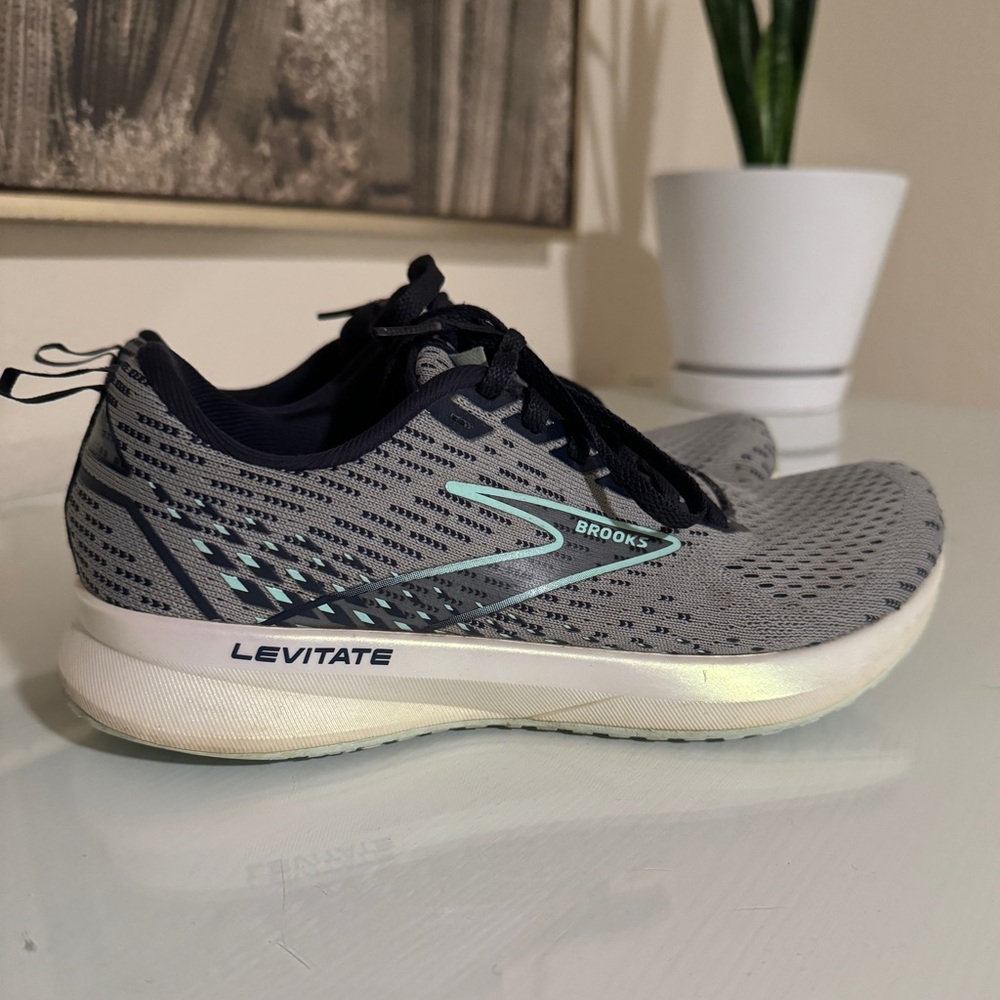 Women’s brooks running shoes